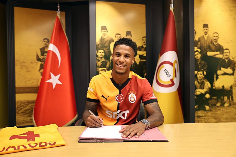 Ismail Jakobs u resmen açıklayan Galatasaray dan Osimhen göndermesi