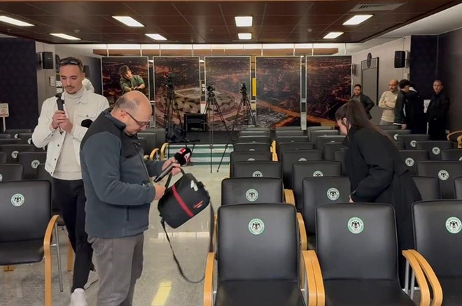 Basın mensupları Konyaspor Kulübünü ve Recep Uçar ı protesto etti