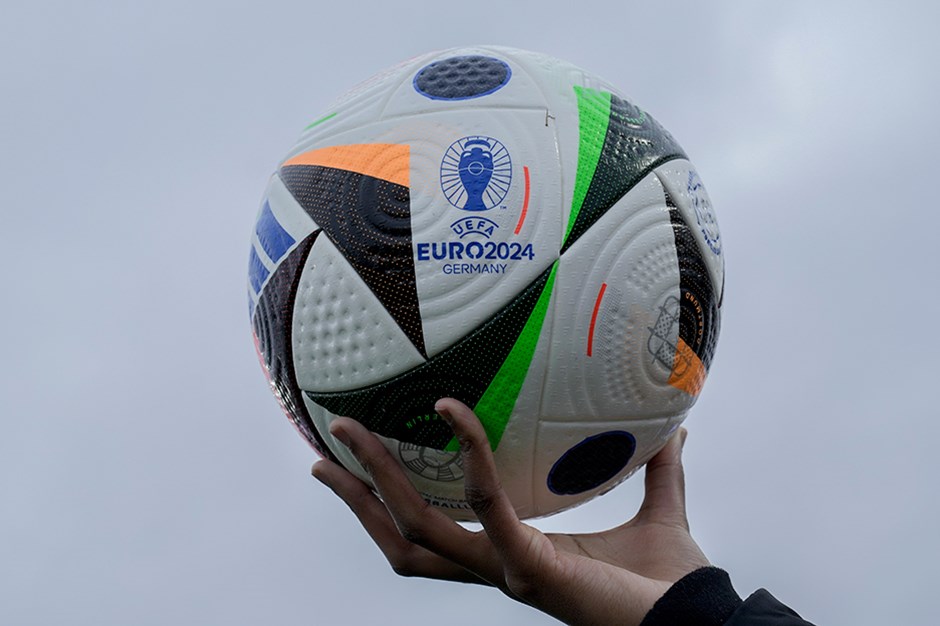 EURO 2024 ün hakem dostu topu: Fussballliebe