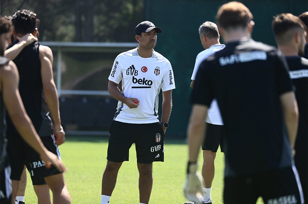 Giovanni van Bronckhorst tan Galatasaray maçı ve transfer açıklaması