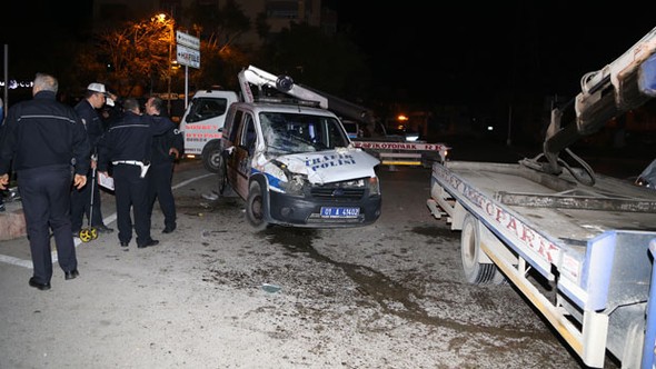 Kaza yerindeki polis aracına otomobil çarptı