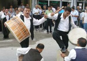 Mahkeme Kararıyla Düğünlere Gidemiyor