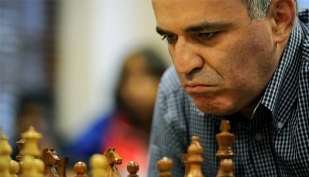 Kasparov sert çıktı: