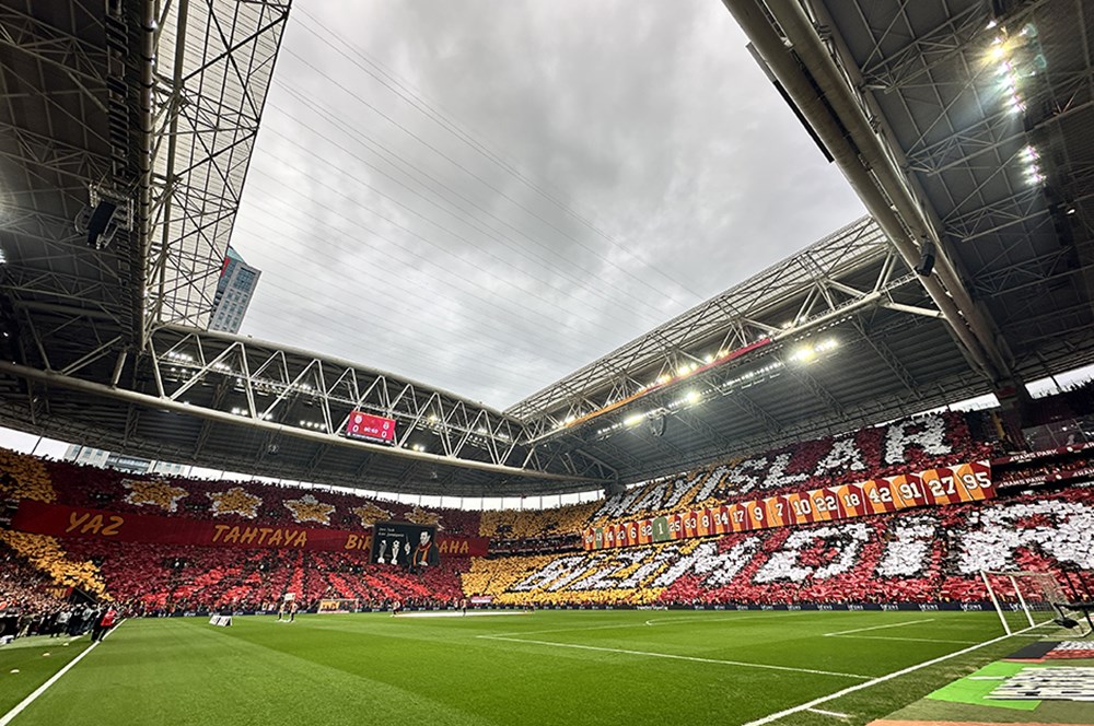 Galatasaray taraftarından Fenerbahçe maçına özel koreografi