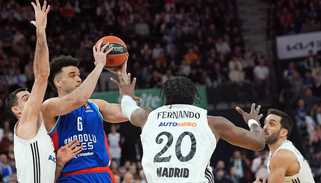 Anadolu Efes, Real Madrid i mağlup etti