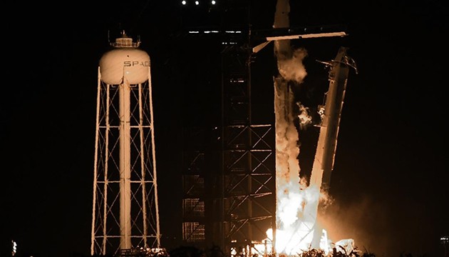 SpaceX'in ilk özel uzay yürüyüşü tamamlandı