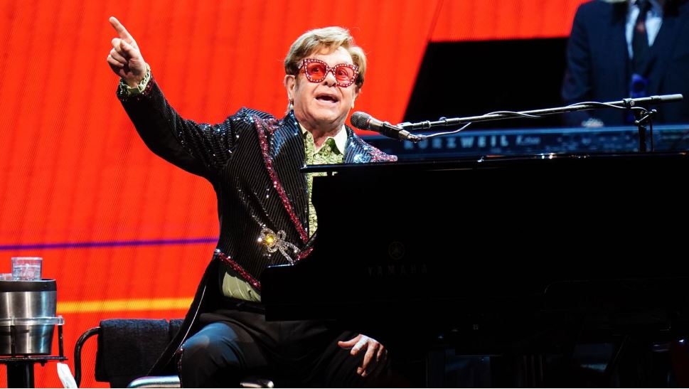 Dünyaca ünlü sanatçı Elton John sahneye veda etti