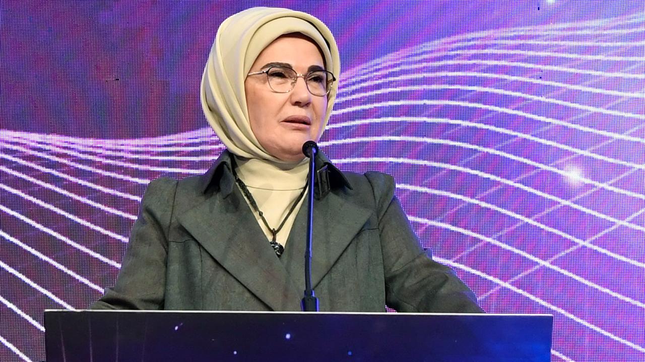 Emine Erdoğan, YKS ye girecek öğrencilere başarılar diledi