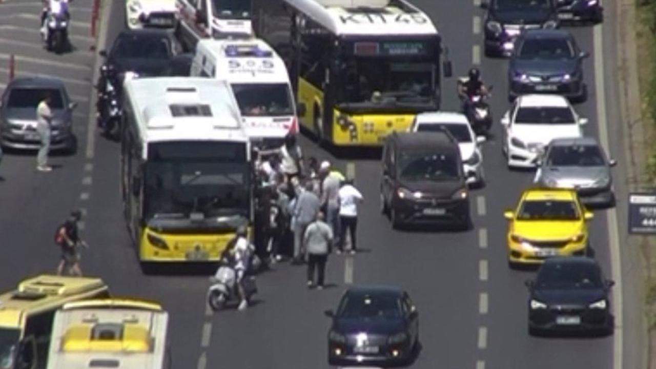 Motosiklette nöbet geçirdi, otobüsün altında kalmaktan son anda kurtuldu