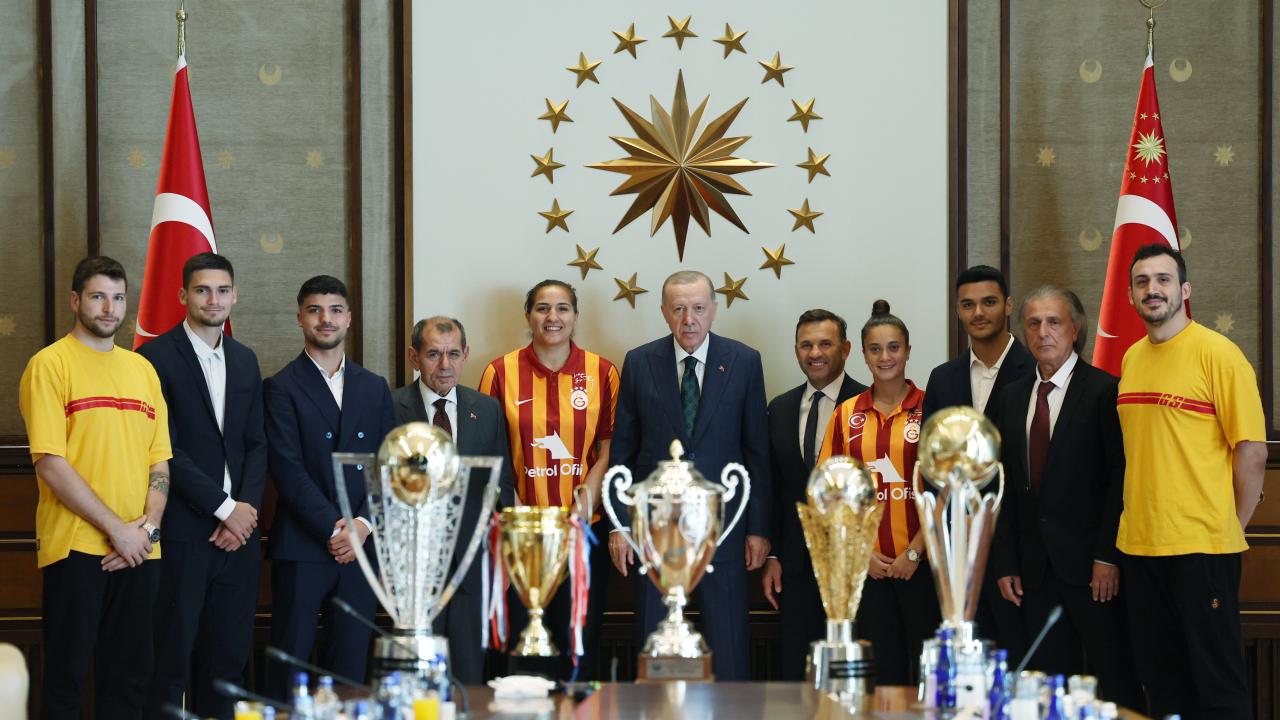 Cumhurbaşkanı Erdoğan Galatasaray Spor Kulübü nü kabul etti