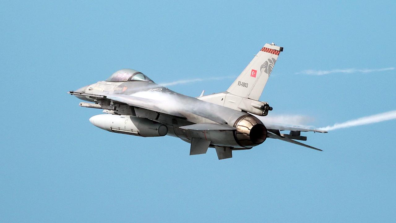 Türkiye, NATO nun Geliştirilmiş Hava Polisliği görevine iki F-16 ile katıldı
