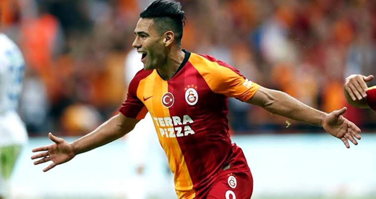 Galatasaray a Falcao dan kötü haber