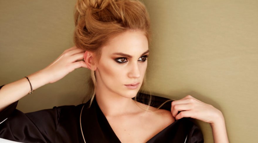 Farah Zeynep Abdullah yeni diziyle geliyor