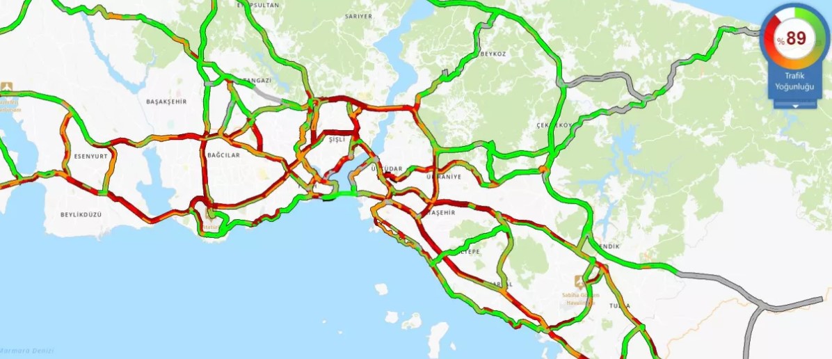 İstanbul da trafik kilit noktasına geldi! Yoğunluk yüzde 90 a dayandı