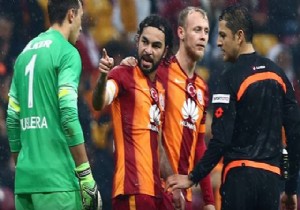 Galatasaray ın iki futbolcusu fena kapıştı!