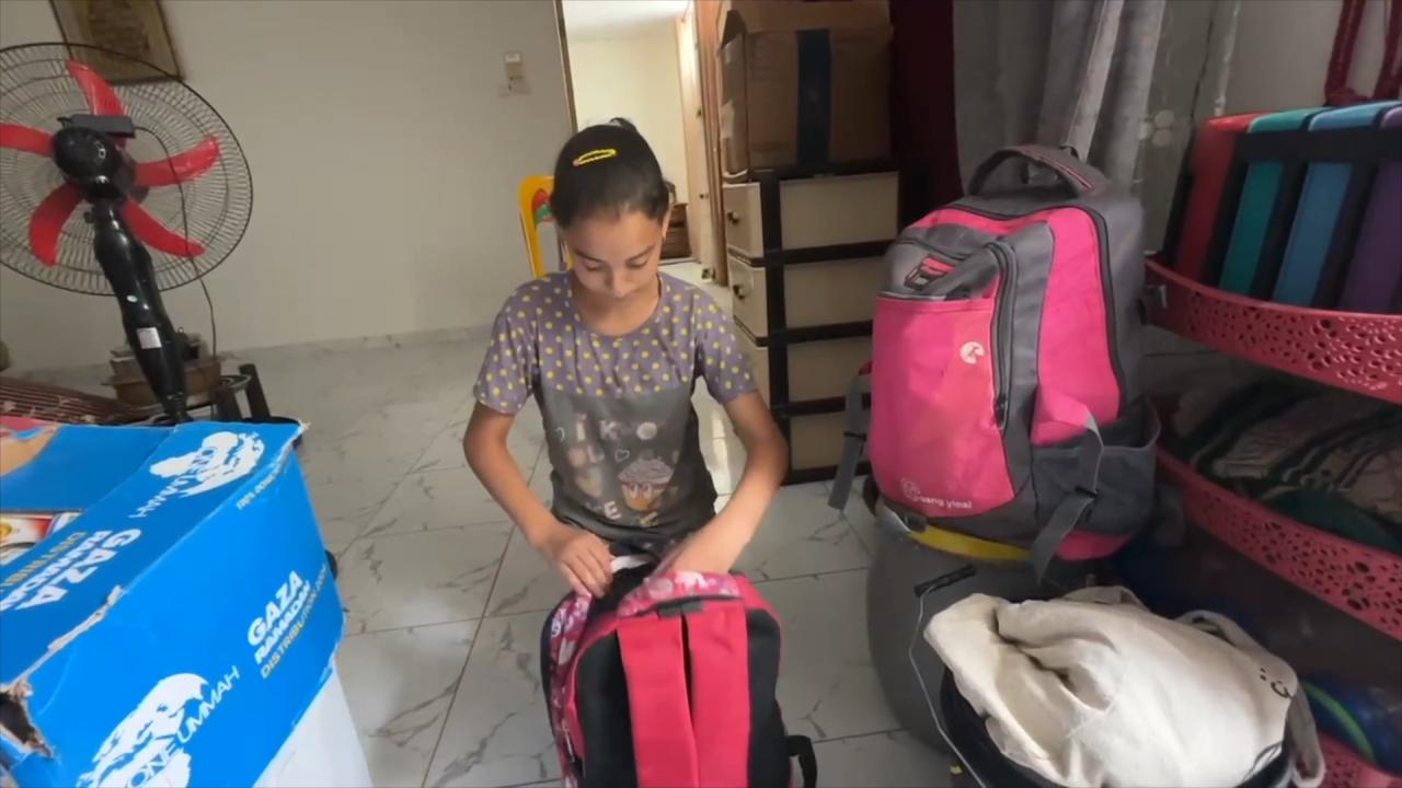 Filistinli kız çocuğunun okul çantası  göç çantası  oldu