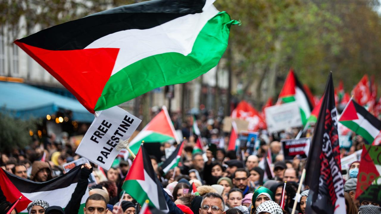 Fransa nın tarihi okullarından ENS de öğrenciler Filistin için eylem başlattı