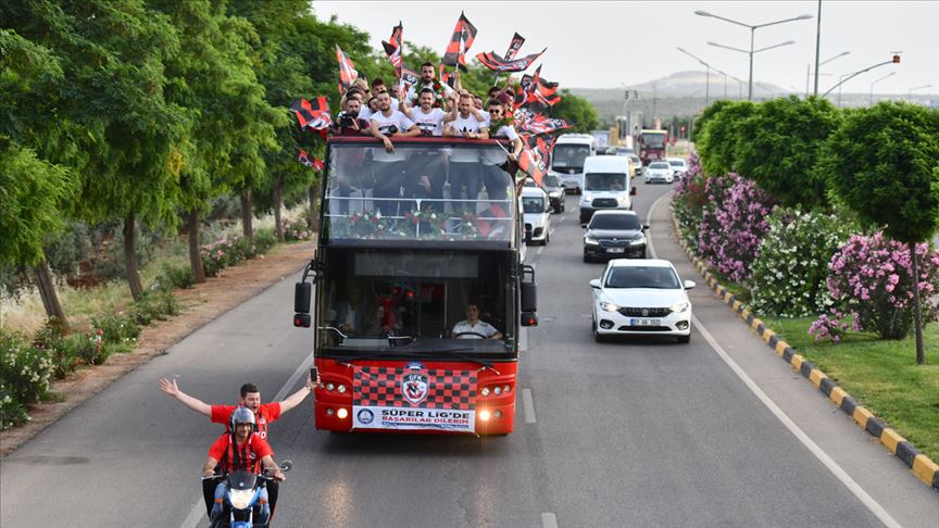 Gazişehir Gaziantep e coşkulu karşılama