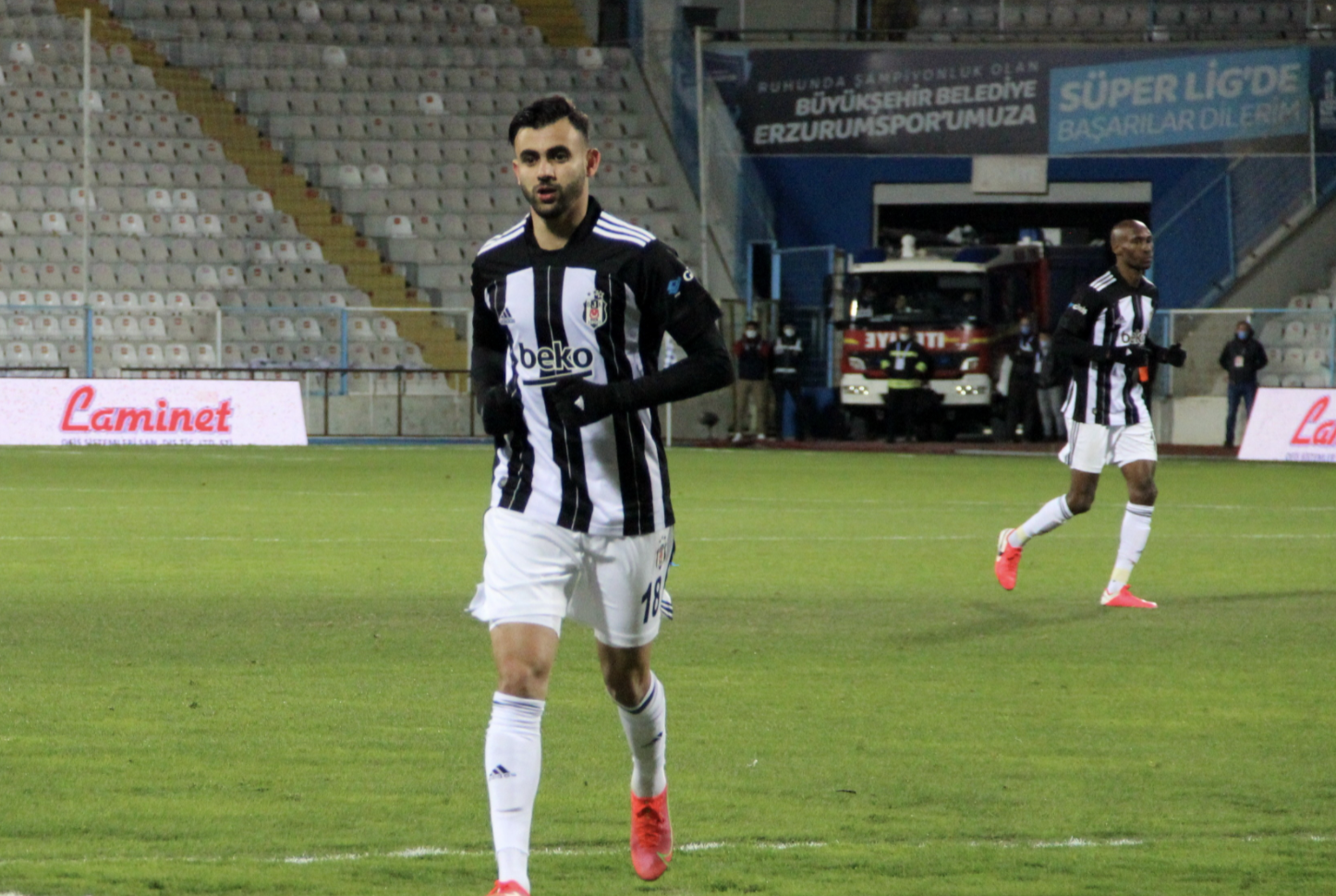 Ghezzal açıkladı! Beşiktaş ta kalacak mı?