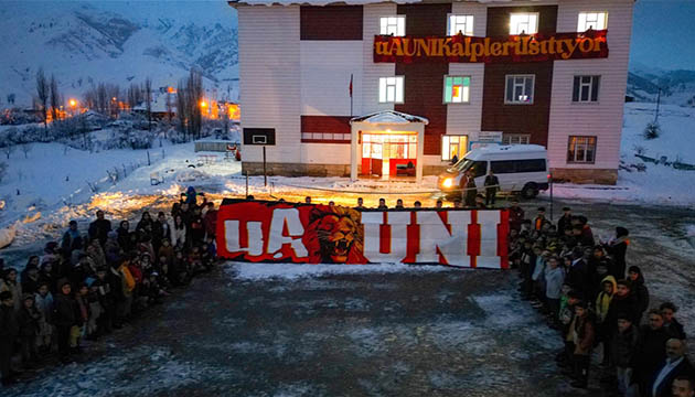 Galatasaray ın taraftar grubundan köy çocuklarına sürpriz