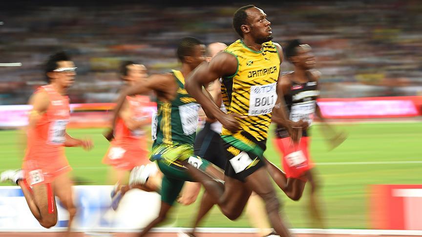 Usain Bolt piste çıkıyor