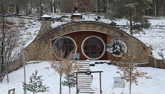 Sivas taki  Hobbit Evleri  kara büründü