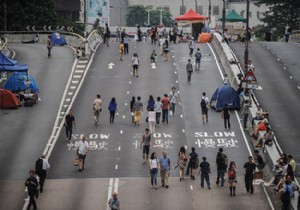 Hong Kong da protestocularla görüşmeler iptal!