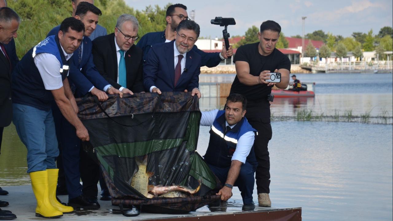 Bakan Yumaklı, Pelitözü Göleti ne 200 adet sazan balığı salımı gerçekleştirdi