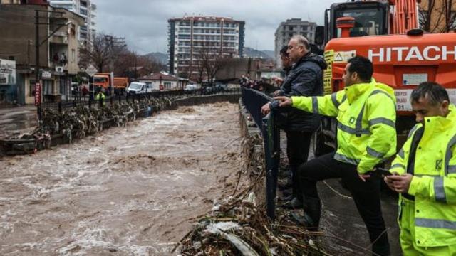 İzmir Valiliği nden sel kararı