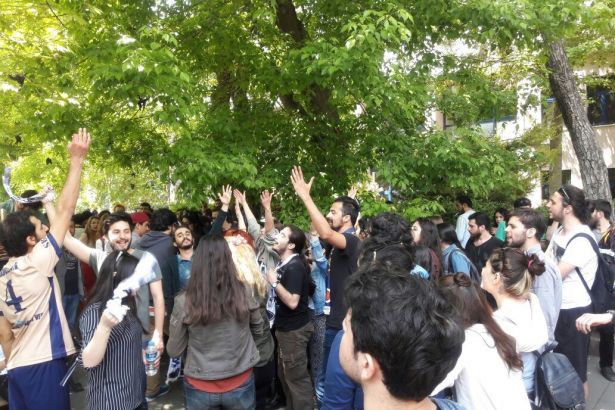  İnek Bayramı yasağı na öğrencilerden protesto