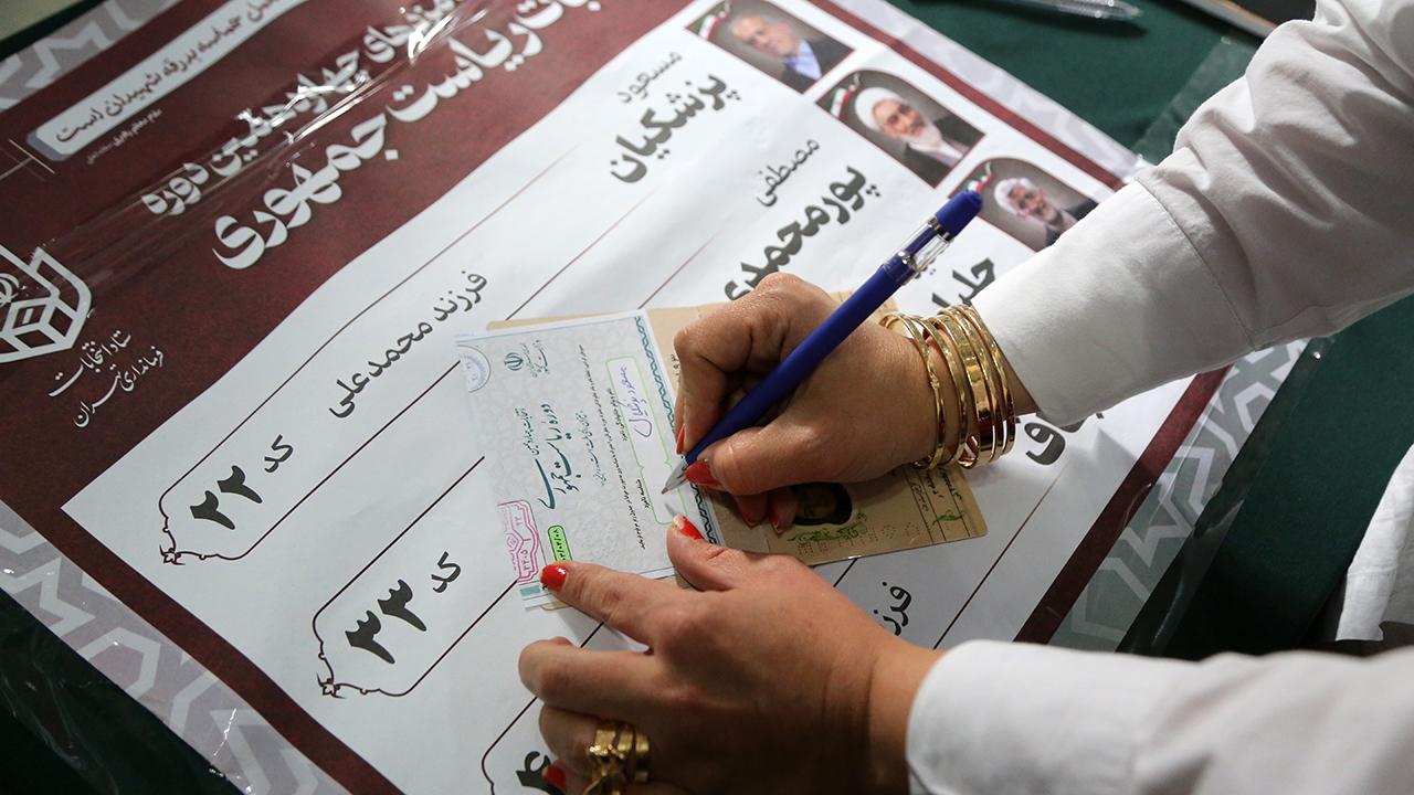 İran da cumhurbaşkanlığı seçimlerinde oy verme süresi sona erdi