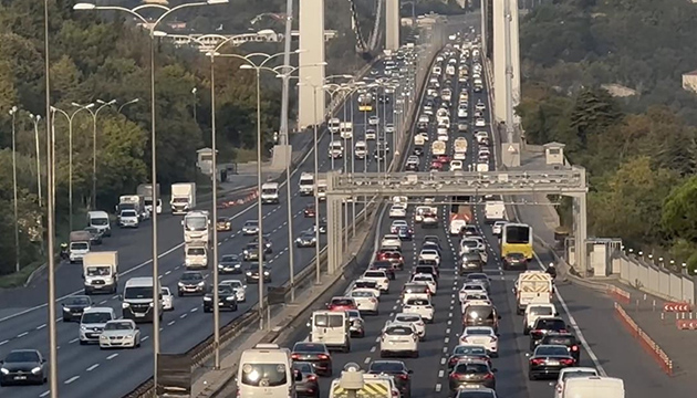 İstanbul da trafik yoğunluğu arttı