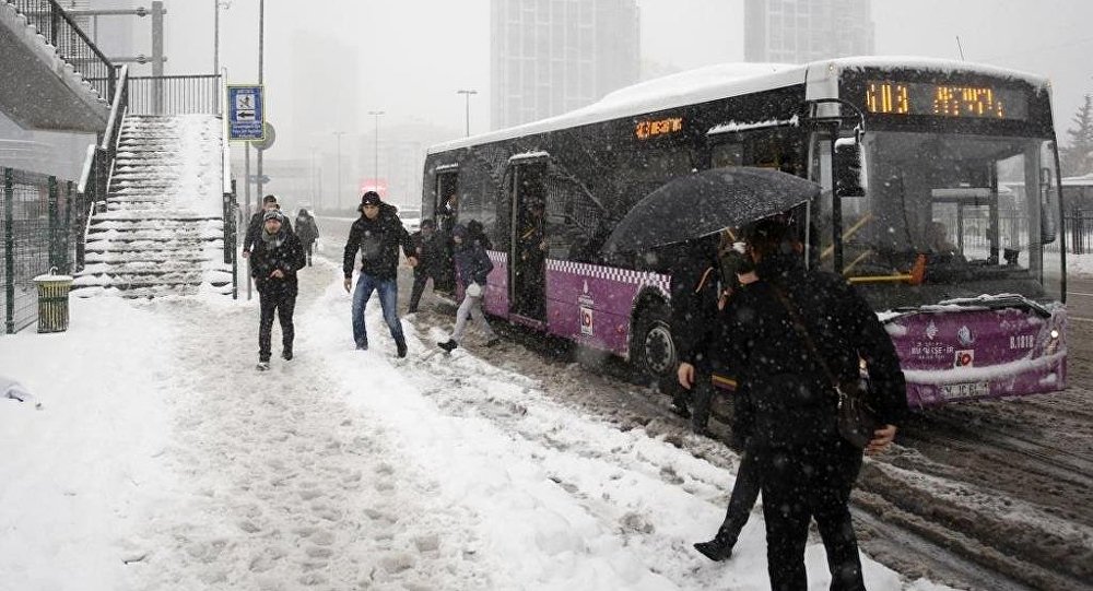 İstanbul da 9 TIR kaza yaptı