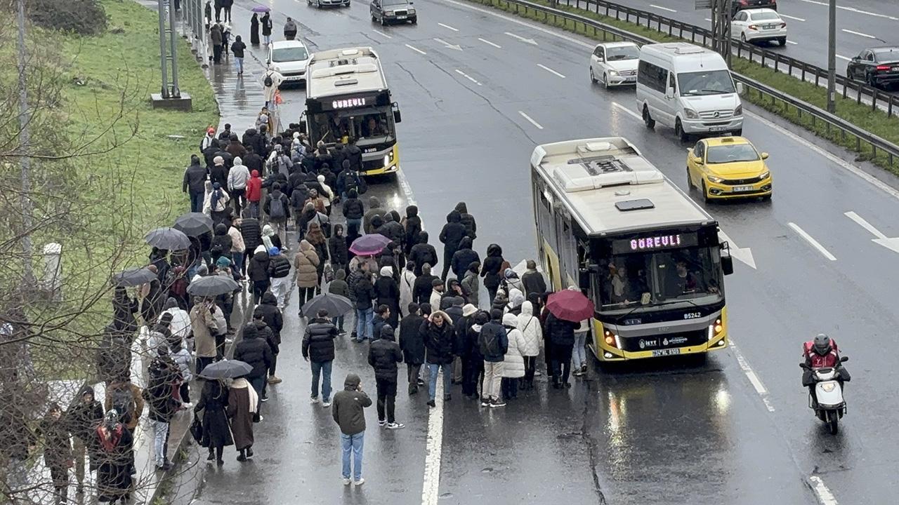 İstanbul da metro çalışmaları yolcuları mağdur etti