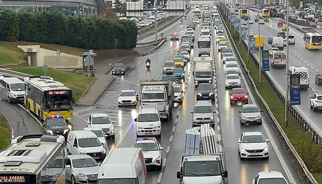 İstanbul da trafik yoğunluğu yüzde 78 e ulaştı