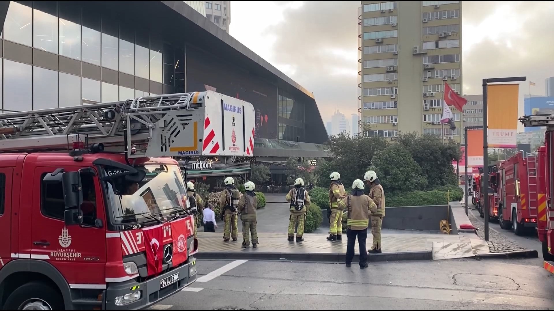 İstanbul Şişli de AVM yangını