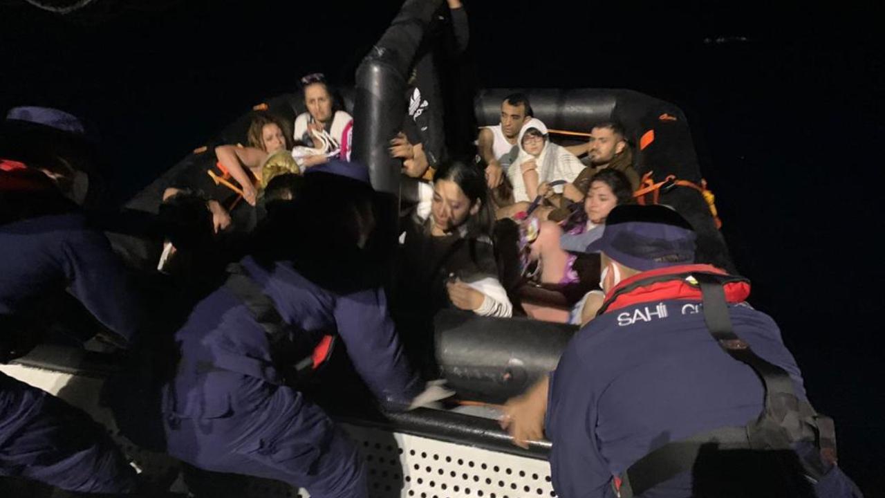 İzmir açıklarında 38 düzensiz göçmen kurtarıldı!