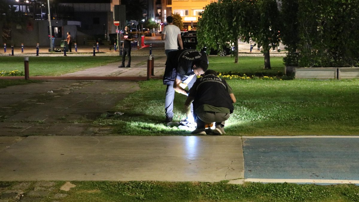 İzmir de izinde olan polis bıçaklı kavgada ağır yaralandı