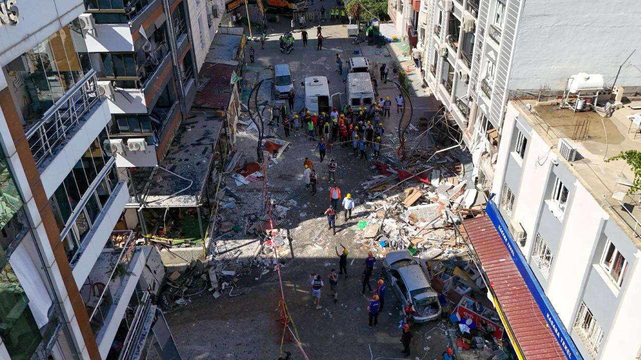 İzmir deki patlamayla ilgili soruşturma başlatıldı