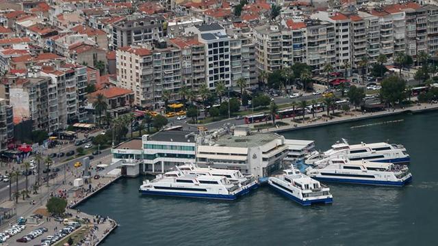 İzmir de vapur seferleri yeniden iptal edildi