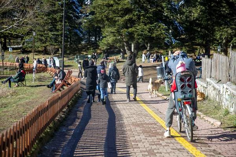 Gölcük Tabiat Parkı ziyaretçi akınına uğradı