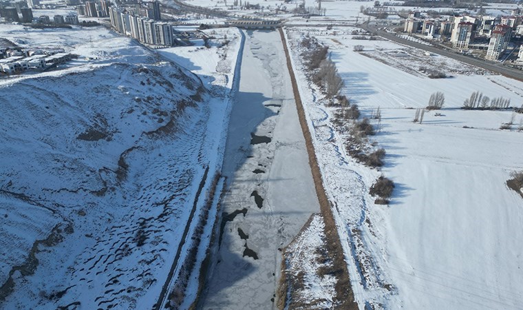 Türkiye nin en uzun nehri buz tuttu!