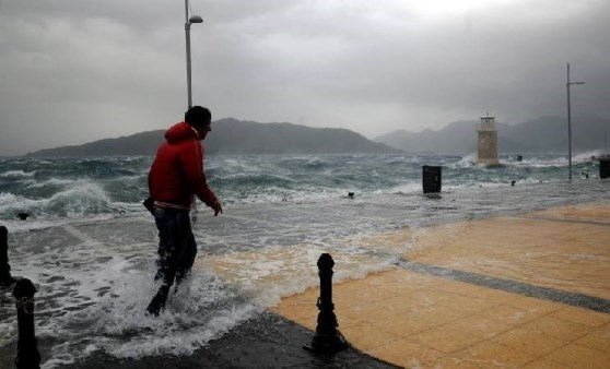 Meteoroloji den Akdeniz için fırtına uyarısı