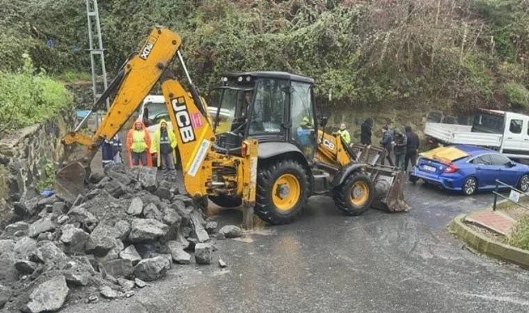 Sarıyer’de istinat duvarı yıkıldı