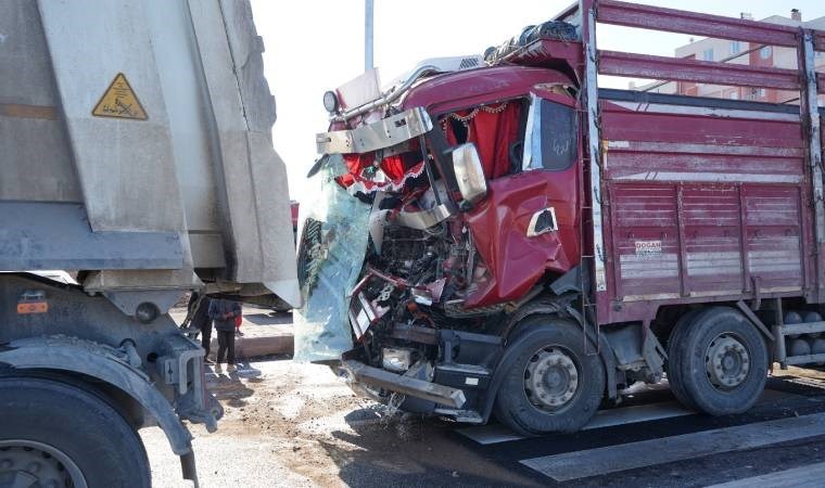 Diyarbakır da 4 araçlık zincirleme kaza