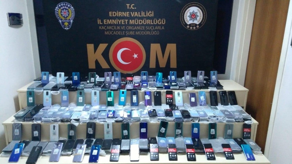 Kapıkule de 2 milyon 400 bin lira değerinde kaçak telefon ele geçirildi