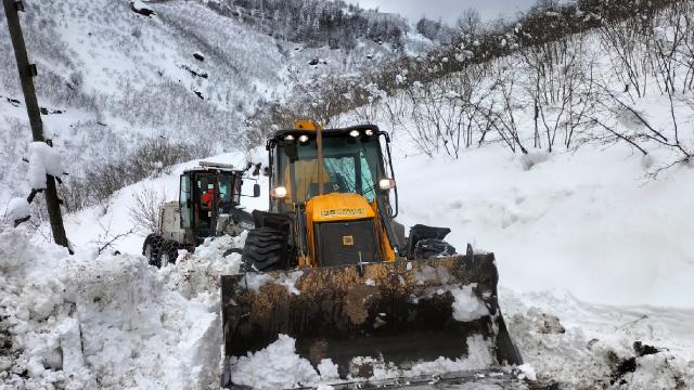 Rize ve Artvin de 42 köye ulaşım sağlanamıyor