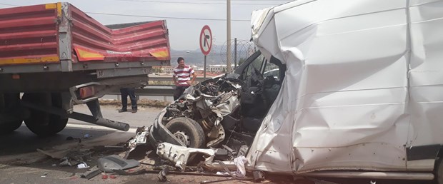 İzmir de zincirleme kaza: 1 ölü