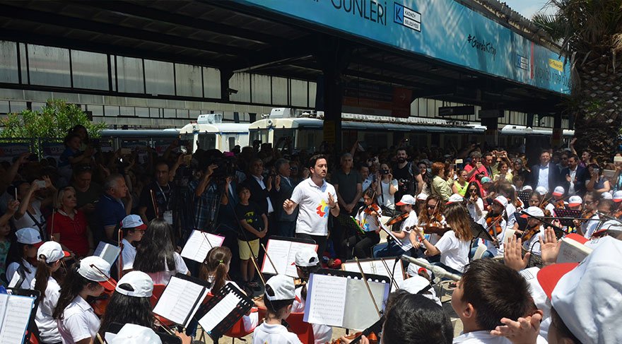 Haydarpaşa Garı kitapla doldu taştı