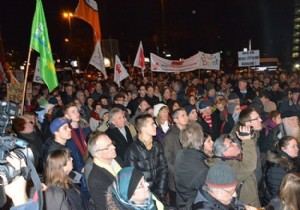 Almanya daki PEGIDA hareketine soldan eleştiri!